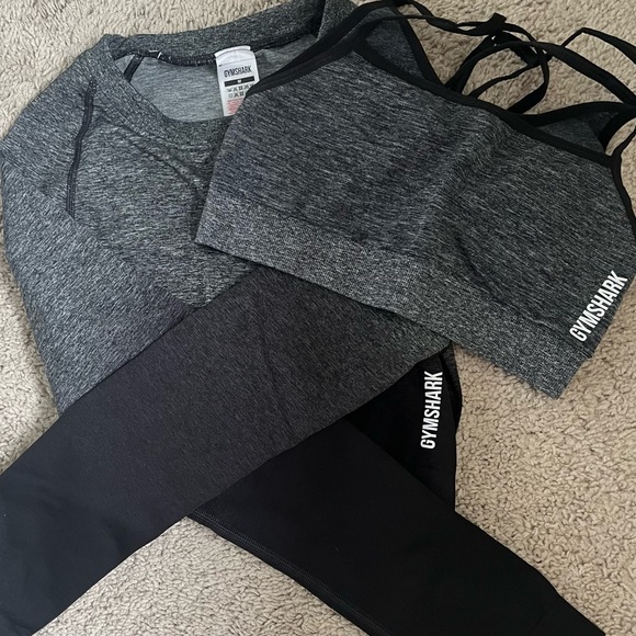 Gymshark Other - Gymshark Cropped Long Sleeve & Matching Sports Bra